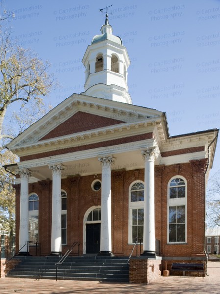 The Loudoun County Courthouse in Leesburg